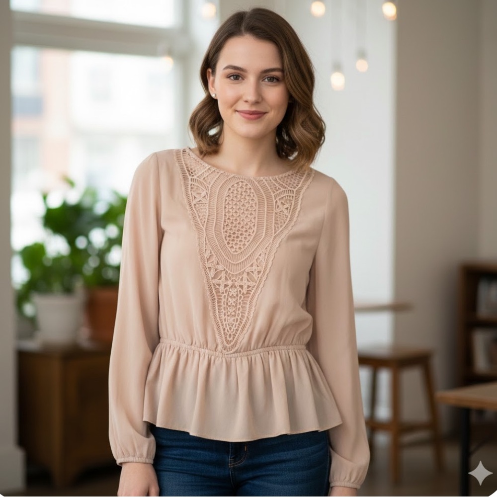 🚨4X$25🚨 Elegant Beige Lace Detail Women's Top